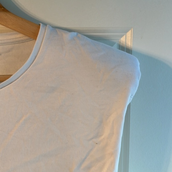 White tee with shoulder pads - Picture 4 of 4